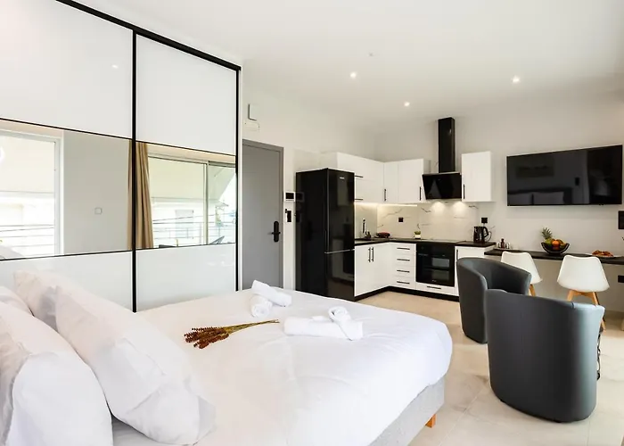 Apartmán Black & White Marina Studio, Getaway *