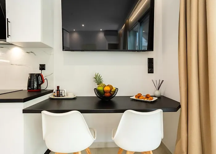 Black & White Marina Studio, Getaway Kalamata