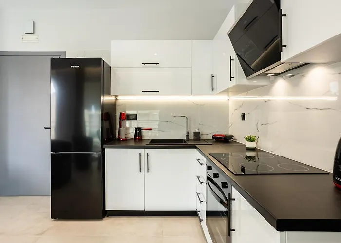 Black & White Marina Studio, Getaway Apartmán