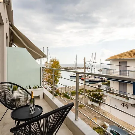 Apartment Black & White Marina Studio, Getaway Kalamata