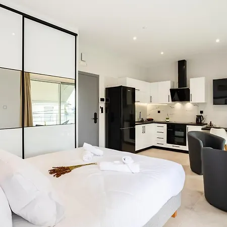 Apartment Black & White Marina Studio, Getaway *