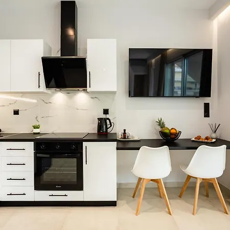 Black & White Marina Studio, Getaway Kalamata