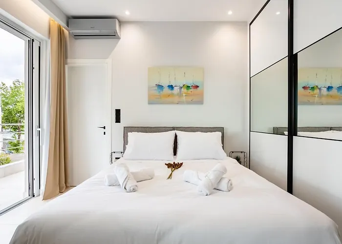 Black & White Marina Studio, Getaway 아파트