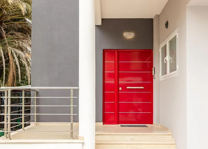 Black & White Marina Studio, Getaway Apartment Kalamata