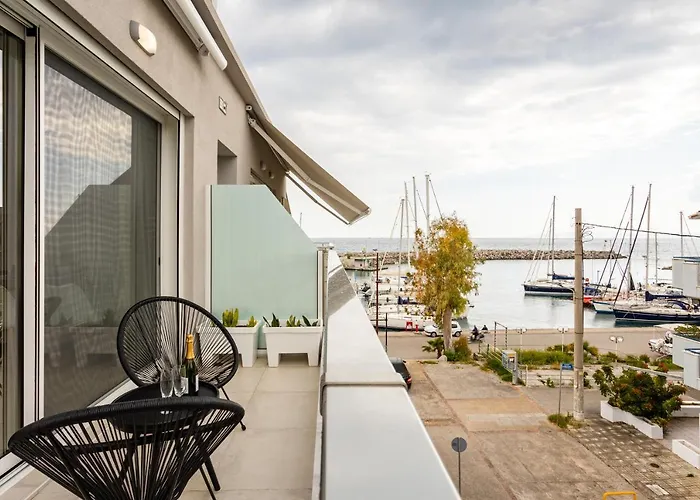 Black & White Marina Studio, Getaway