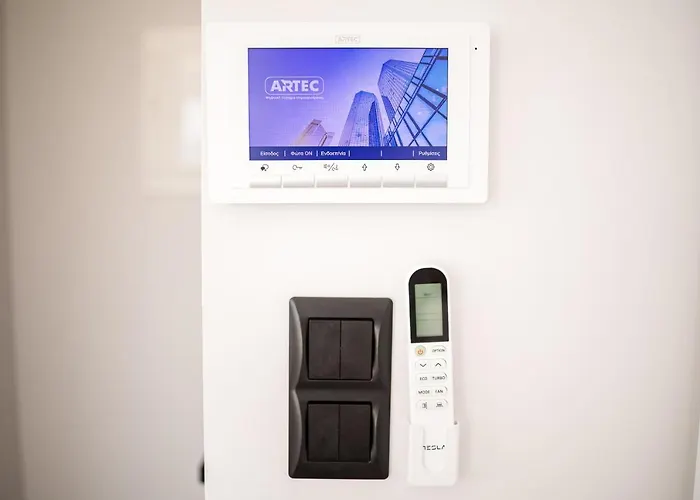 Black & White Marina Studio, Getaway *